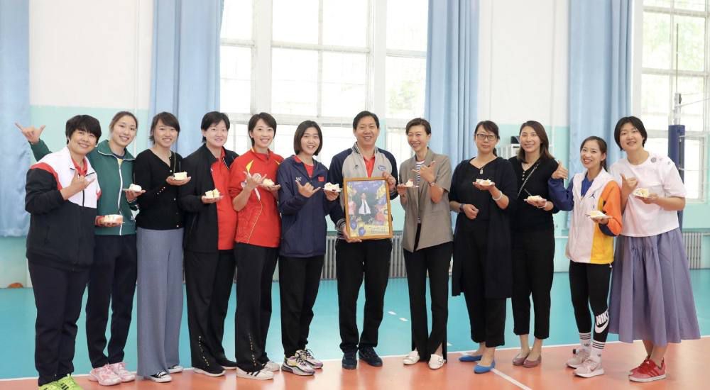 俱乐部将于近期赴华同中国球队进行比赛，我们希望未来同中国足球界扩大交流与合作。